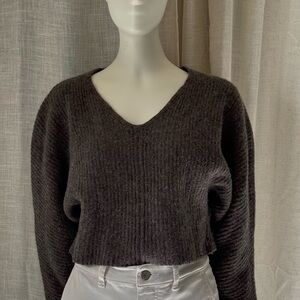 The Sei Dark cropped Gray V-Neck Sweater S
